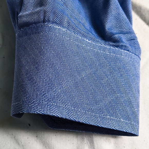 Banana Republic blue with a slight sheen patterned shirt. Men's small. - Picture 5 of 7